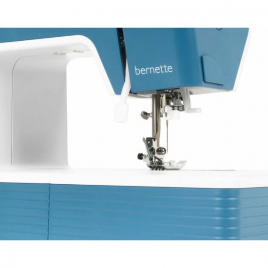 Швейная машина Bernette B05 Academy