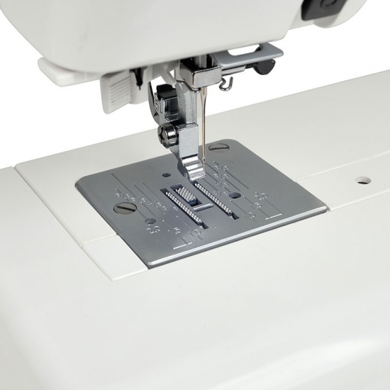 Швейна машина Janome X15