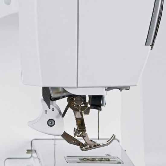 Швейно-вышивальная машина Bernina 880 Plus