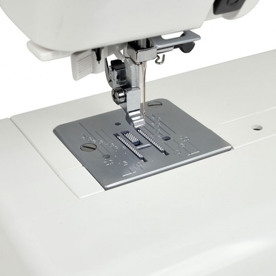 Швейна машина Janome X15